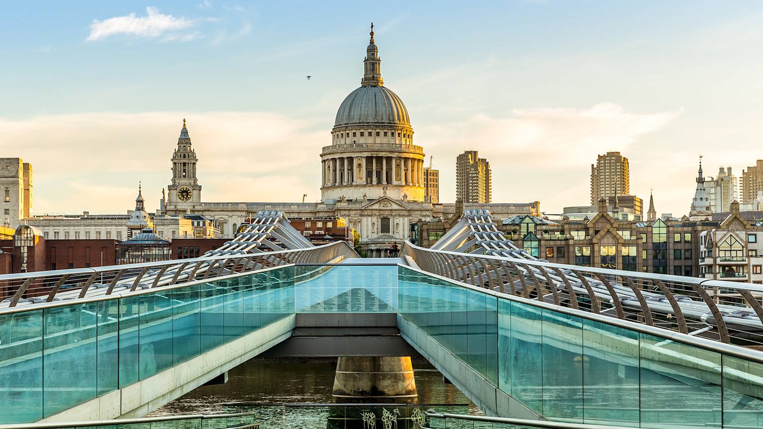 london-uk-millennium bridge-cathderal