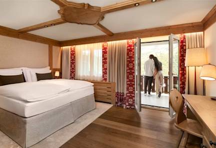the-glacier-hotel-room