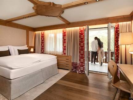 the-glacier-hotel-room