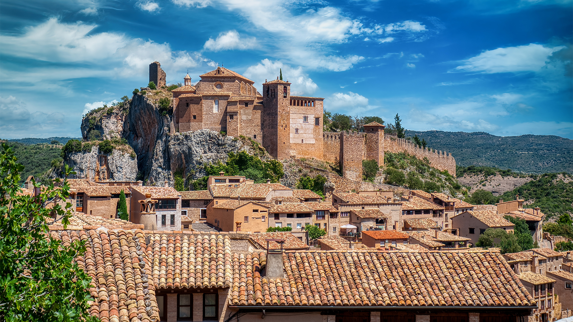 alquezar-hilltop-town-aragon-spain