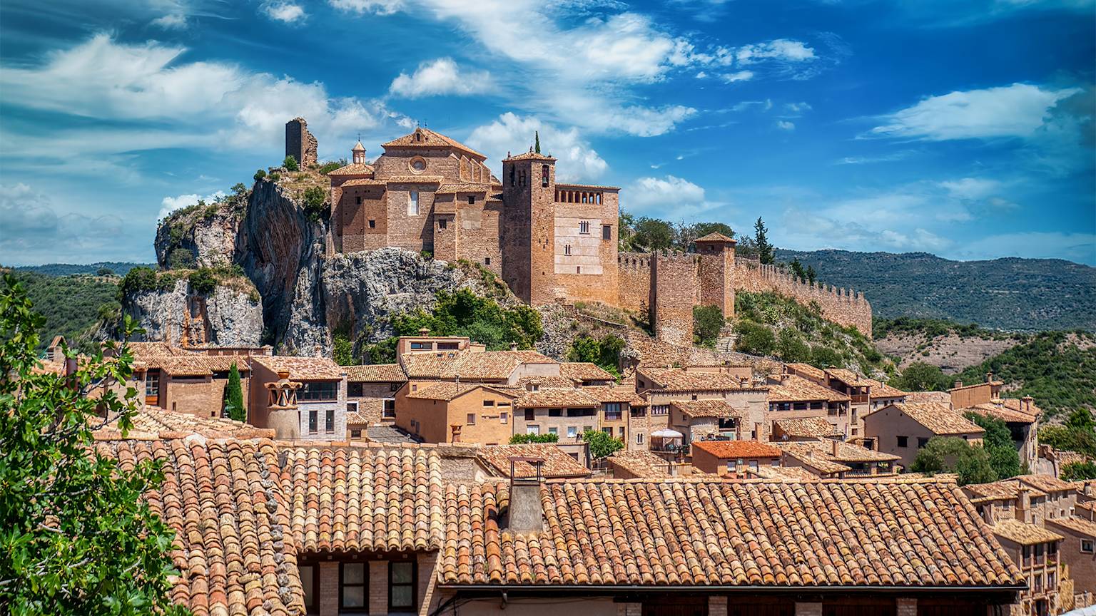 alquezar-hilltop-town-aragon-spain