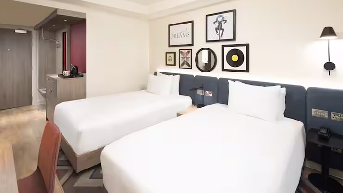 hampton-by-hilton-london-city-hotel-room