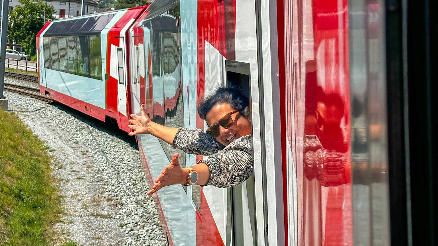 glacier-express-train-window-swiper-hero-gallery