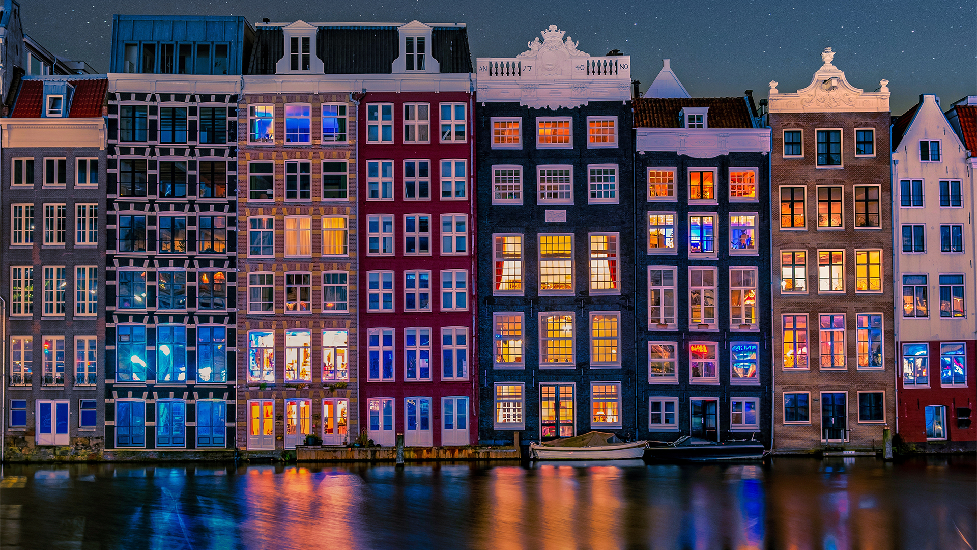 amsterdam-canal-historical-houses-netherlands-winter-swiper-hero-gallery