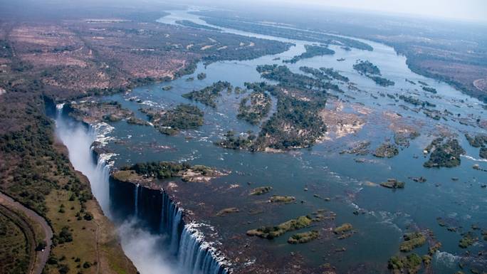 spend-three-nights-in-victoria-falls-region-experience