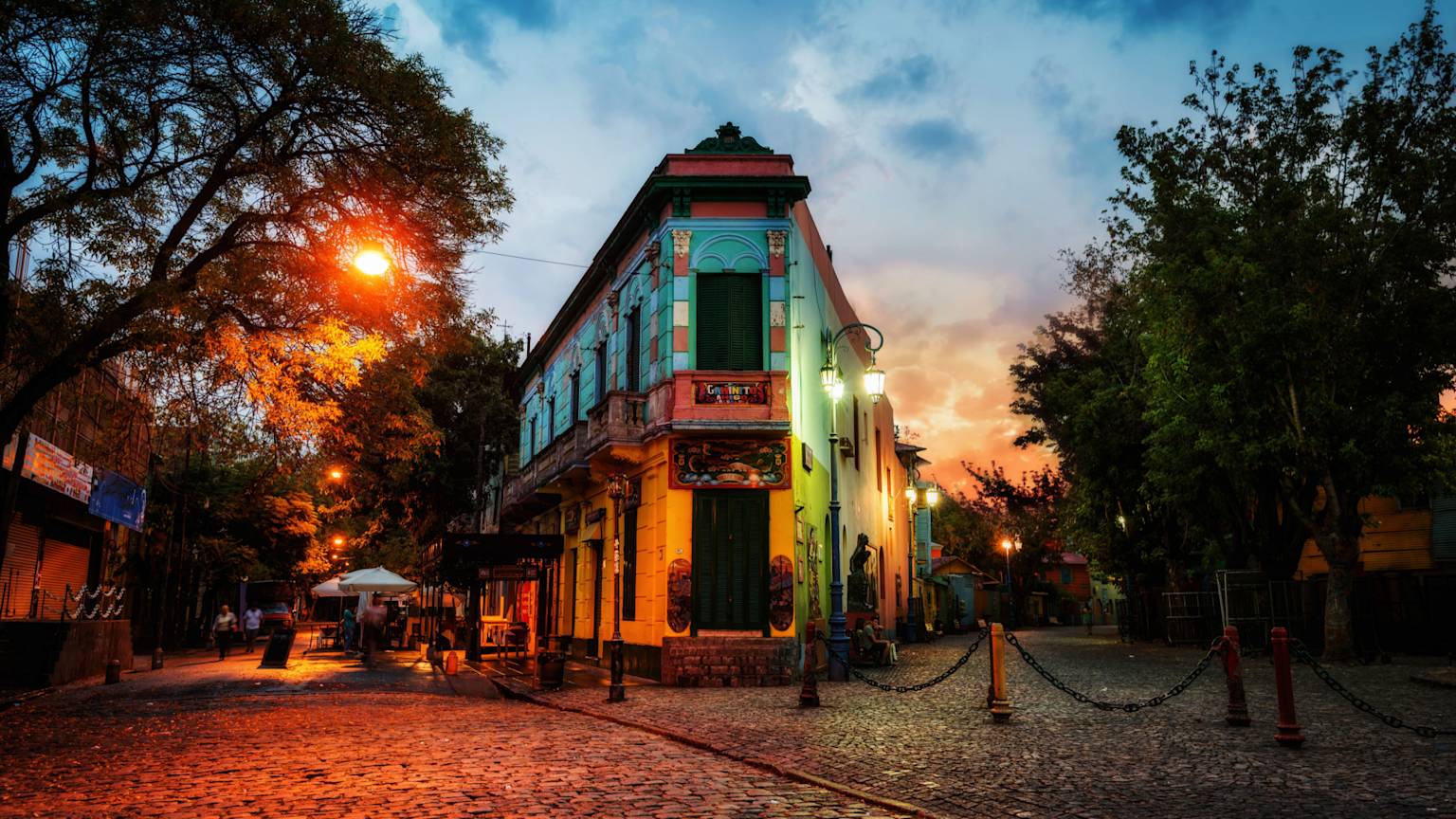 south-america-guided-group-tours-buenos-aires-night-argentina