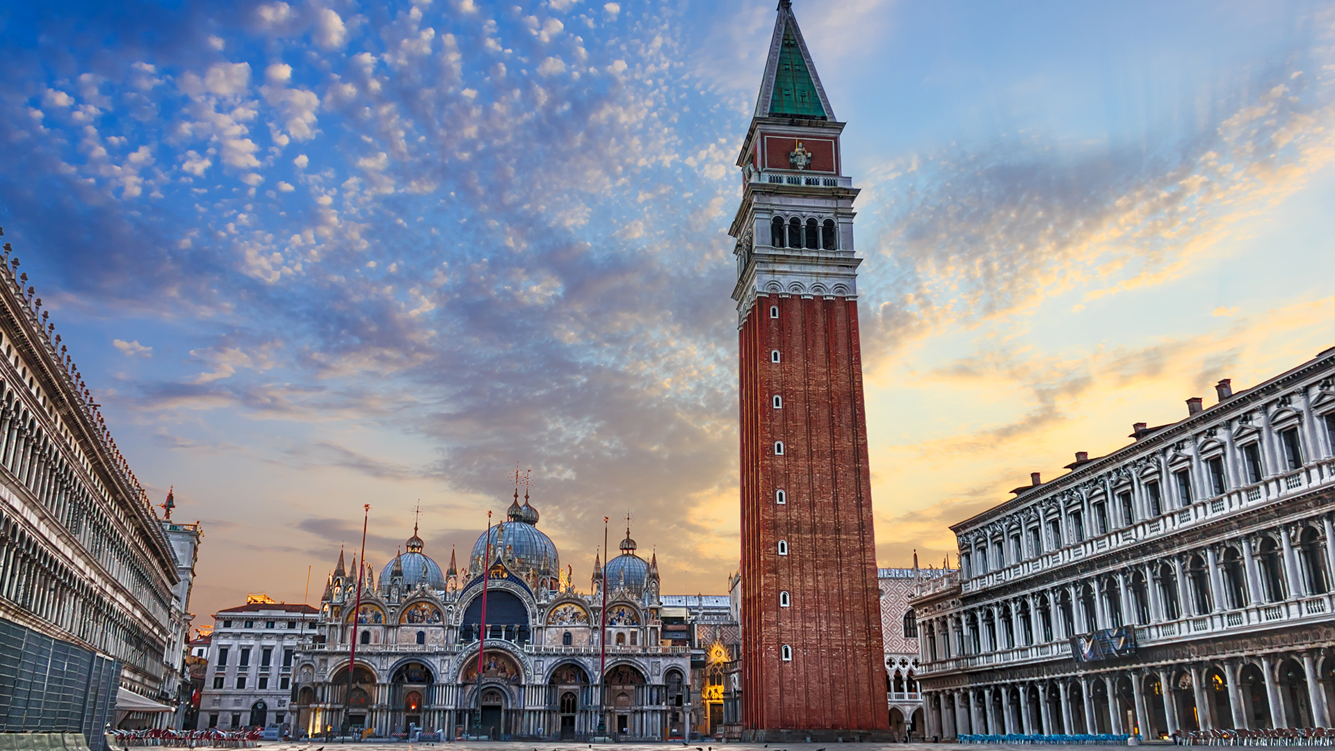 basilica-san-marco-piazza-san-marco-sunrise-venice-italy-swiper-hero-gallery