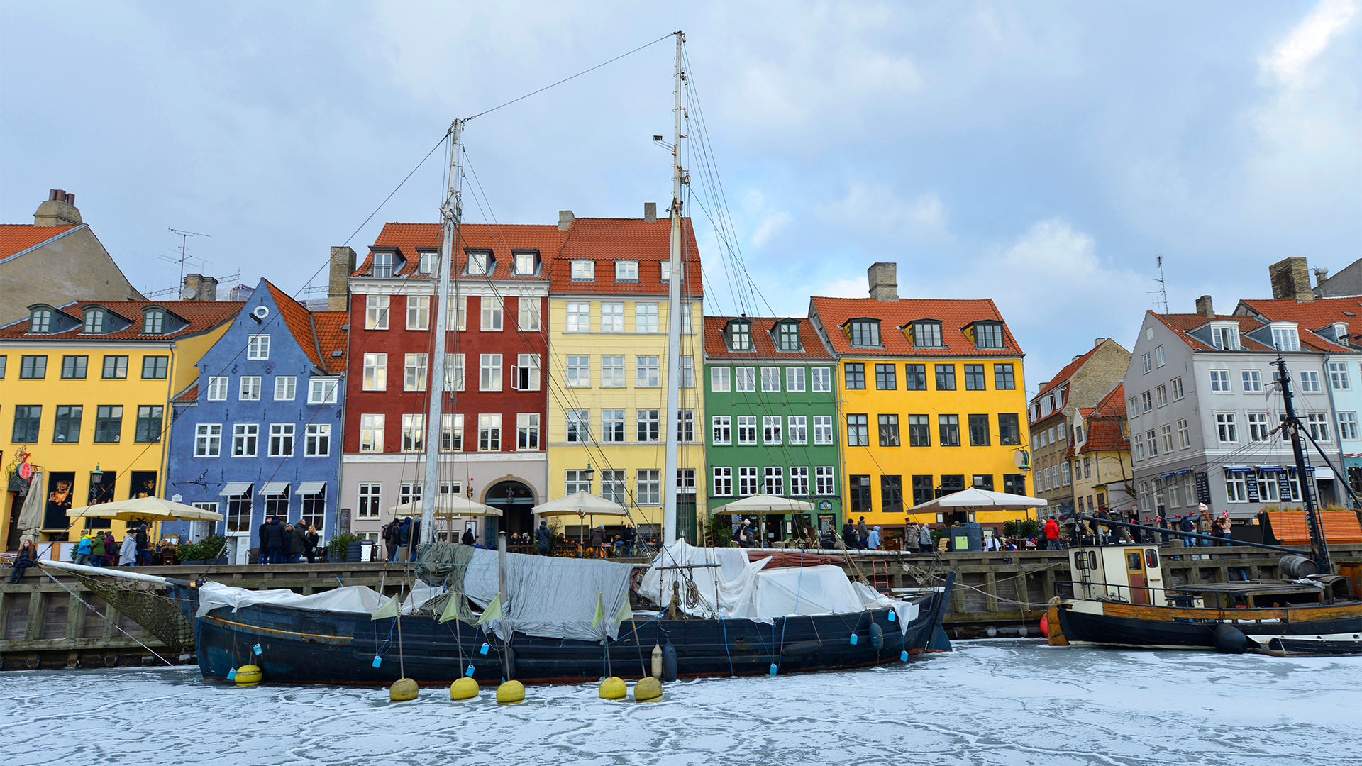 denmark-copenhagen-winter-nyhavn-harbour