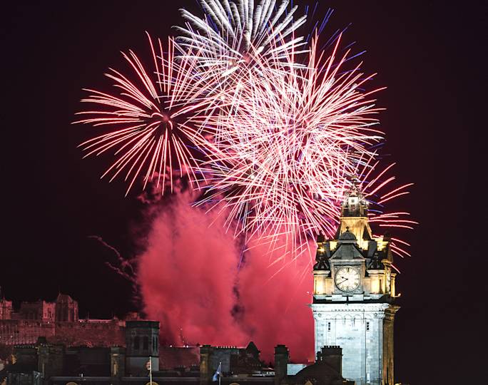 celebrate-hogmanay-in-edinburgh-winter-experience