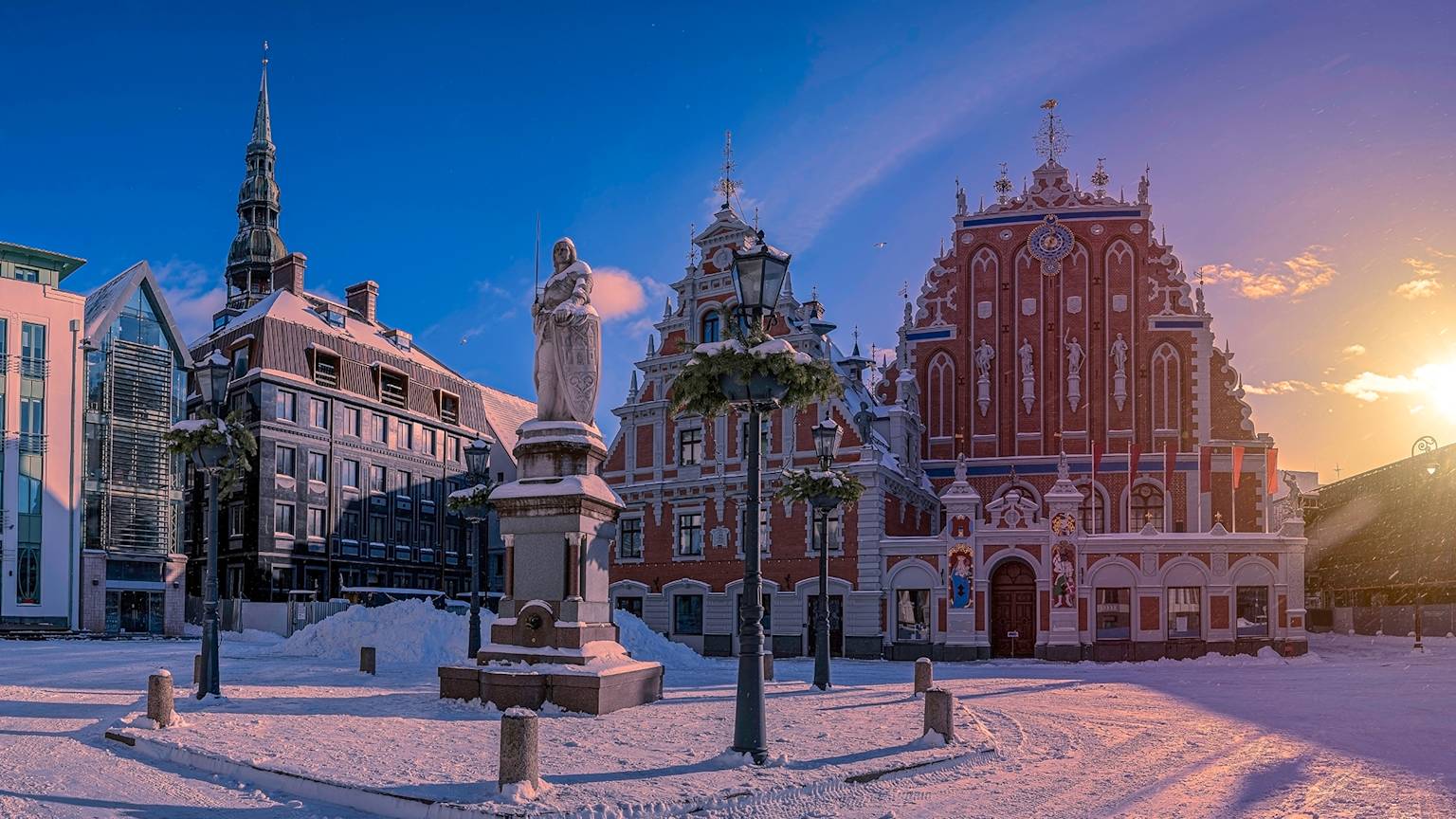 riga-town-hall-square-latvia-winter-snow-swiper-hero-gallery