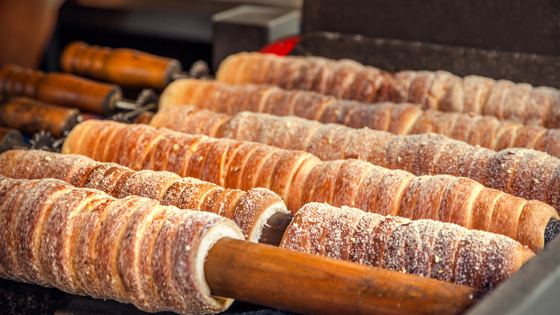 trdelnik-cake-christmas-market-prague-czech-republic-swiper-hero-gallery