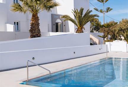 nikos-hotel-santorini-pool-area