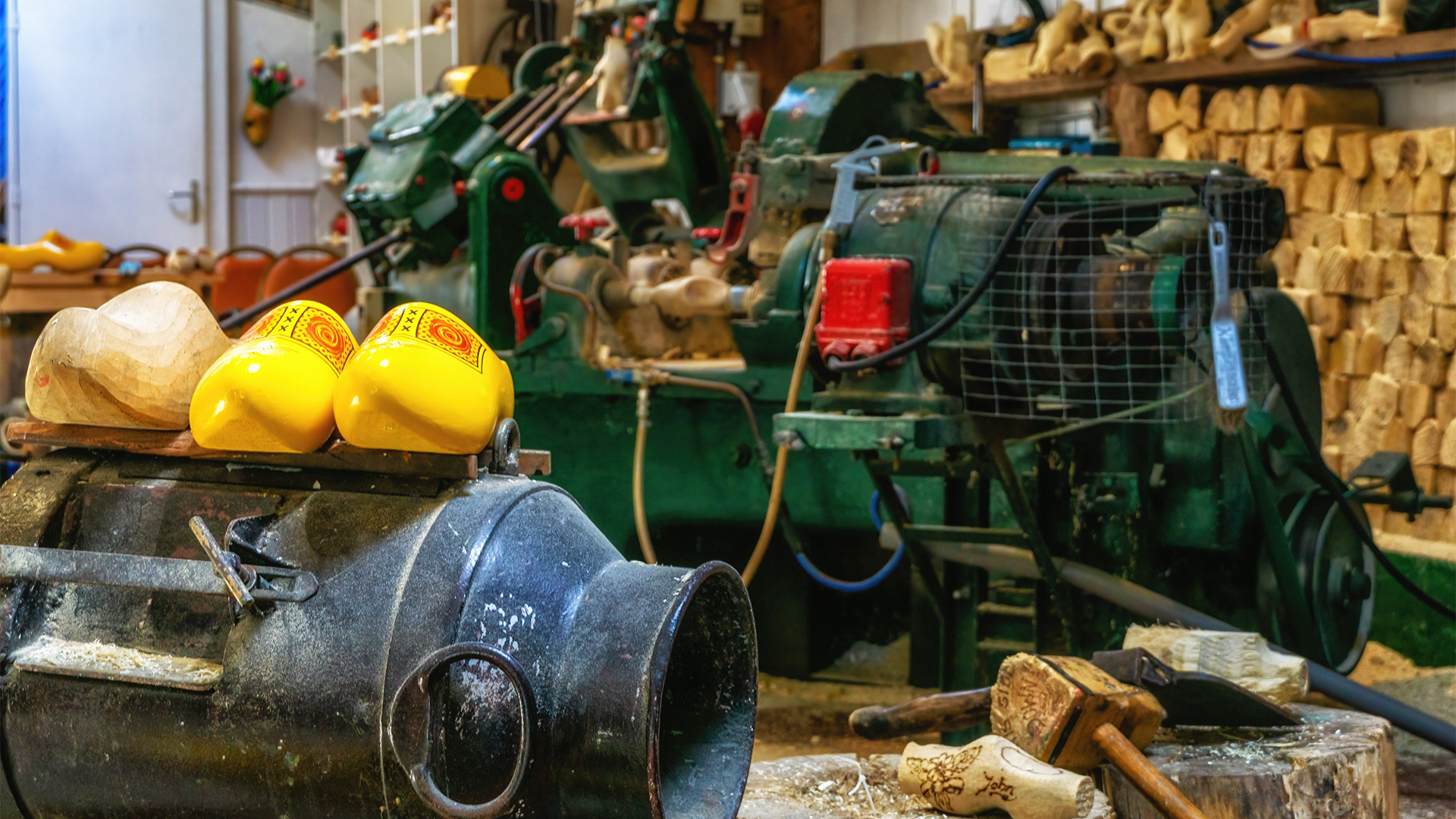 Dutch-clog-factory-in-netherlands-swiper-hero-gallery