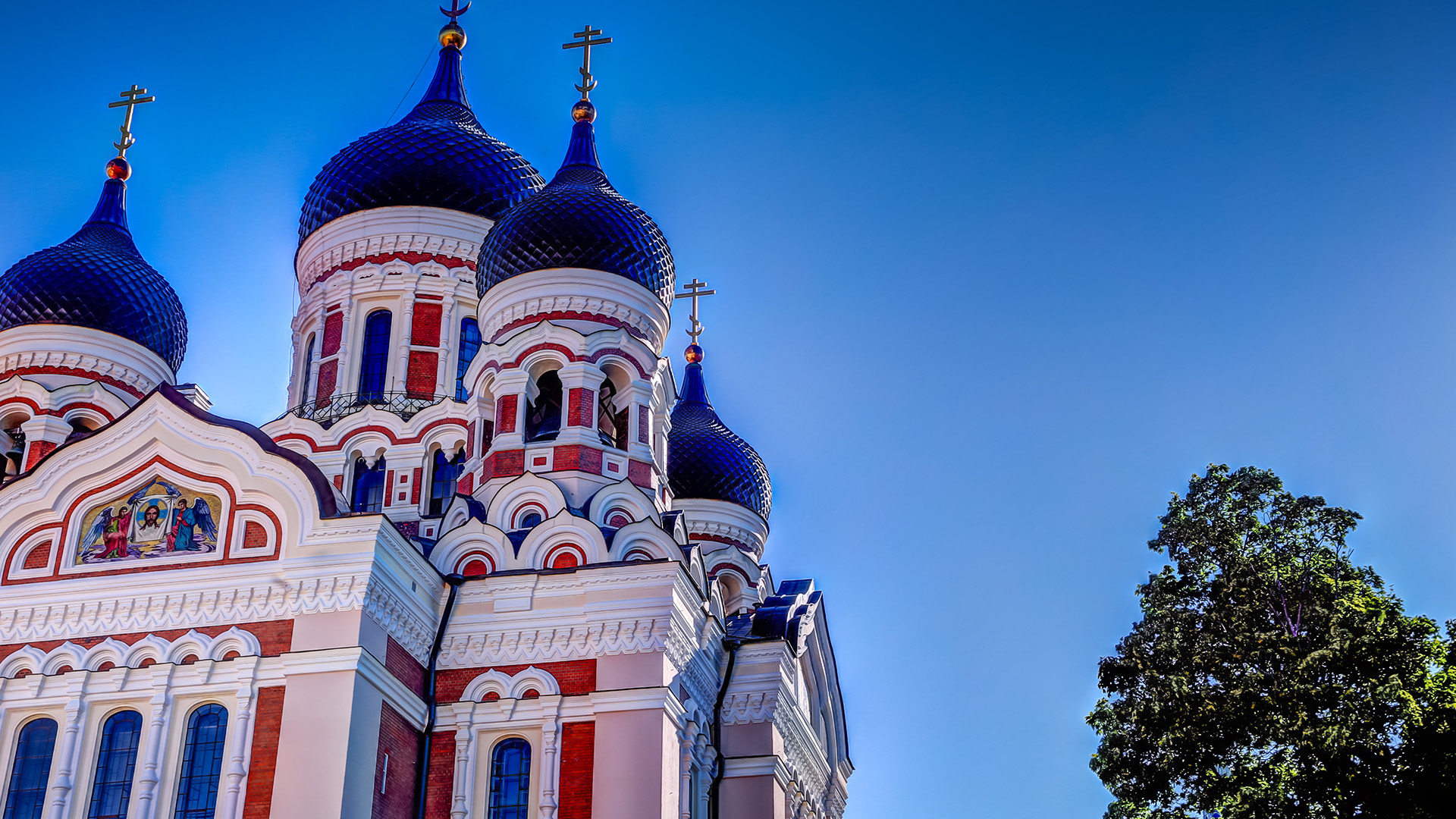 tallin-estonia-cathedral-detail-swiper-hero-gallery