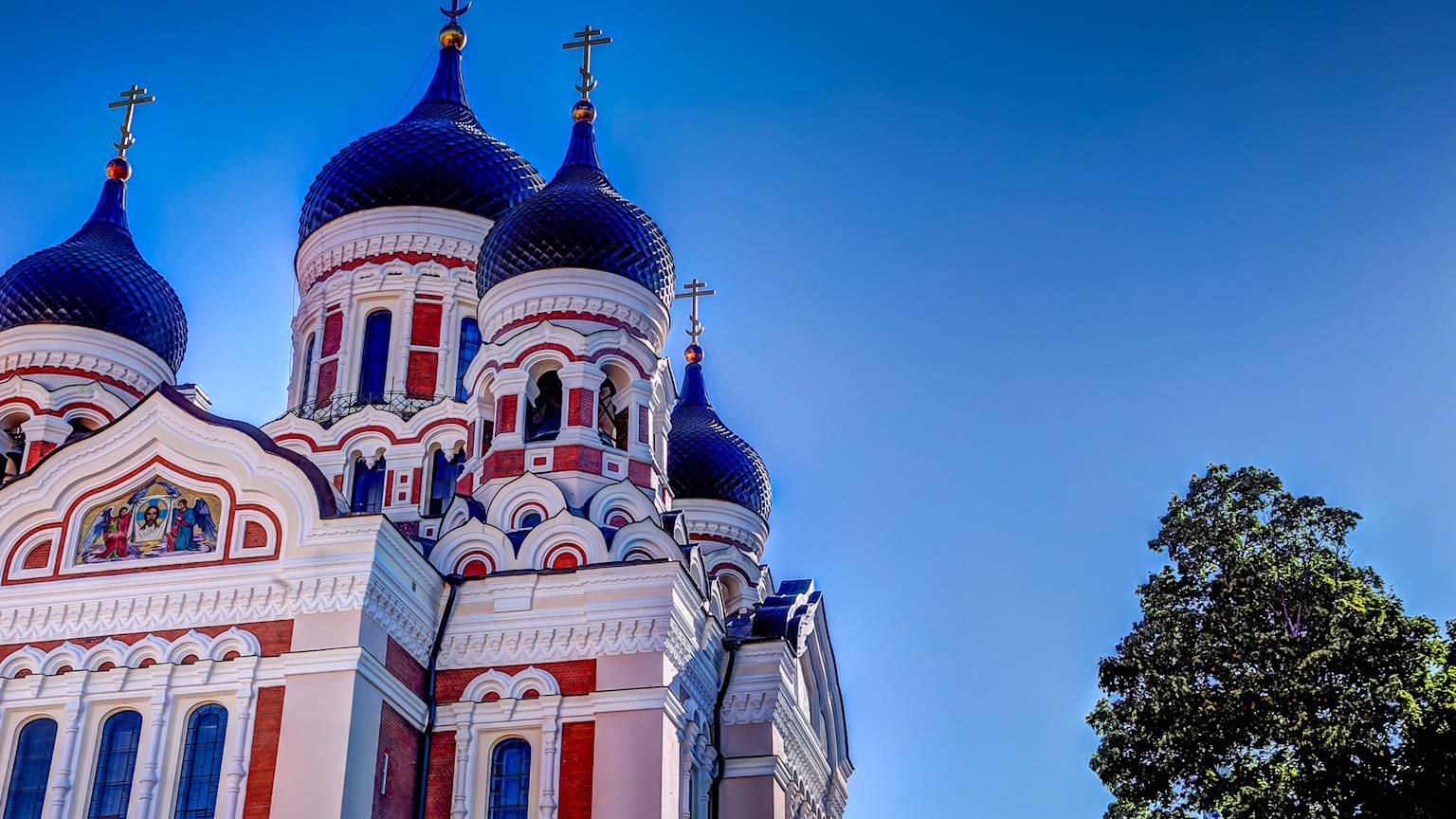tallin-estonia-cathedral-detail-swiper-hero-gallery