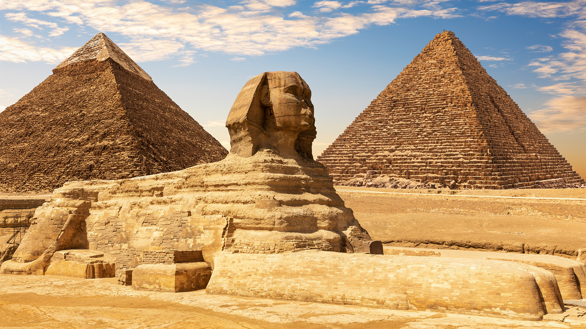 great-sphinx-between-khafre-menkaure-pyramids-giza-cairo-egypt-swiper-hero-gallery
