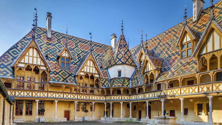 beaune-hospice-roof-france-swiper-hero-gallery
