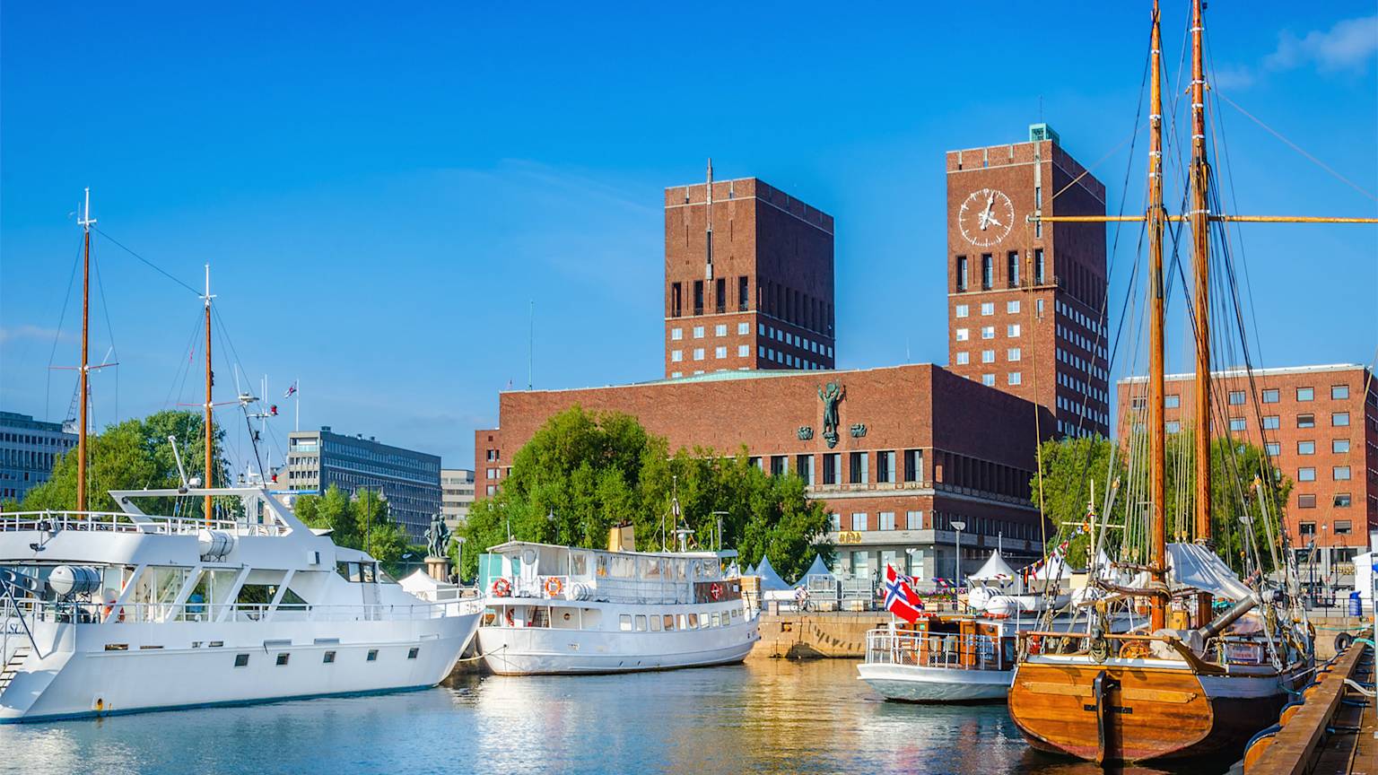 oslo-norway-city-hall-harbour