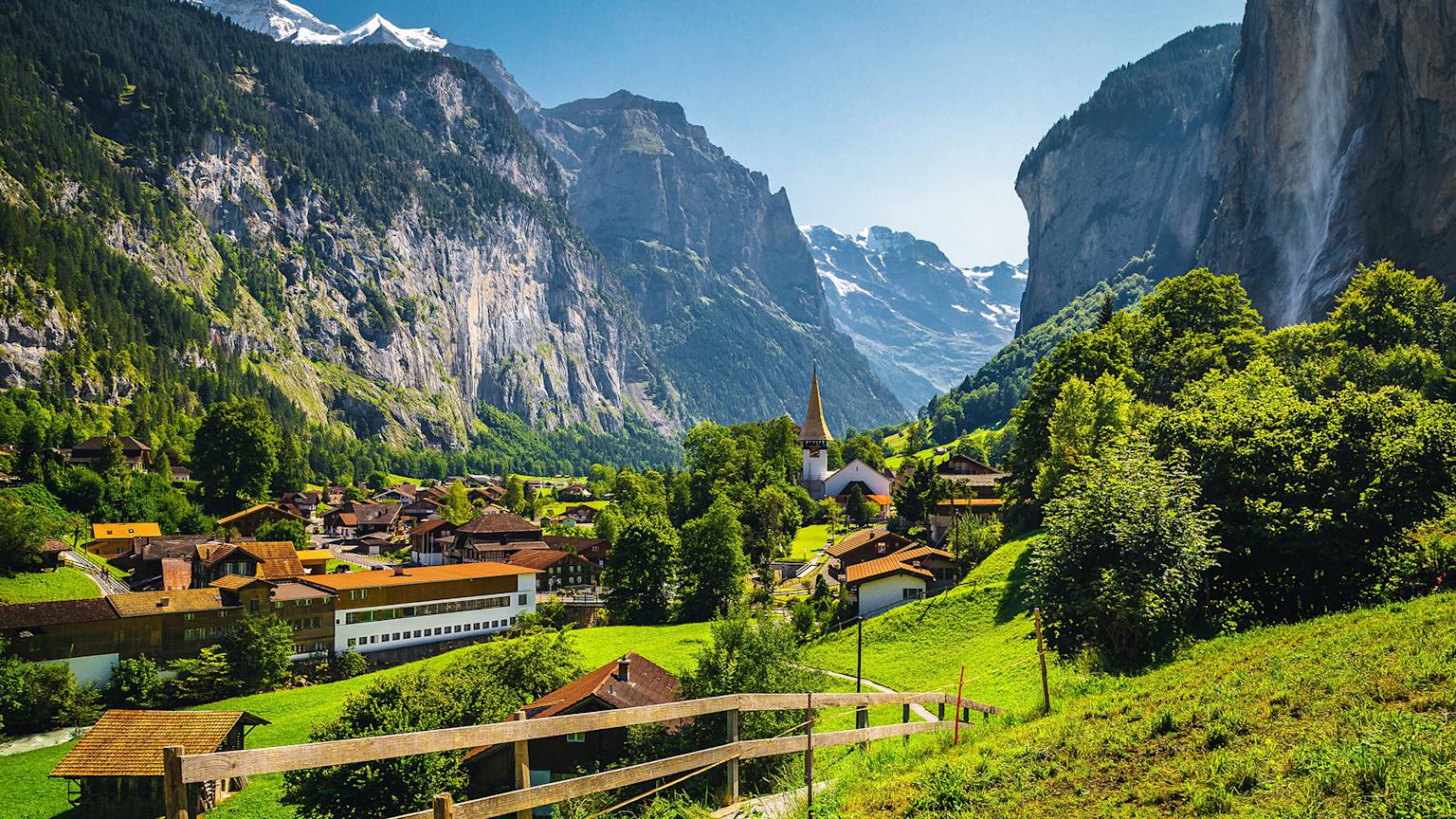 lauterbrunnen-valley-town-switzerland-swiper-hero-gallery