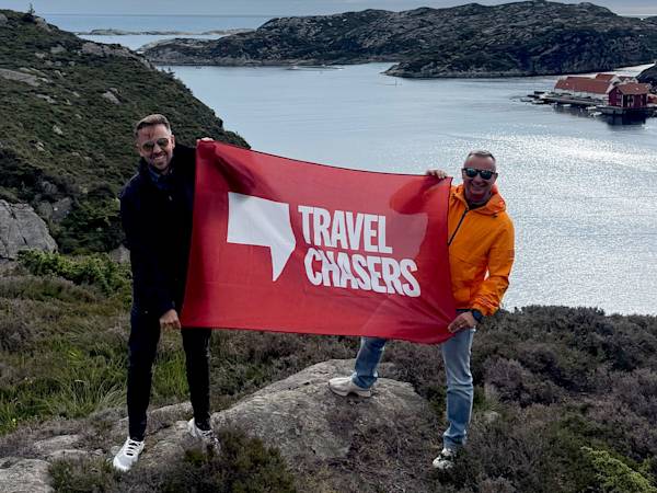 travel-chasers-premium-range-coach-river-cruise-tours-flag