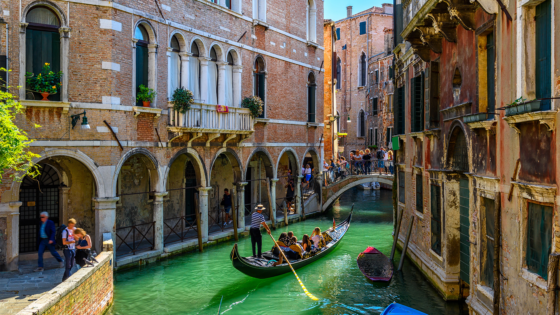 Venice-Italy-canal-with-gondola-swiper-hero-gallery