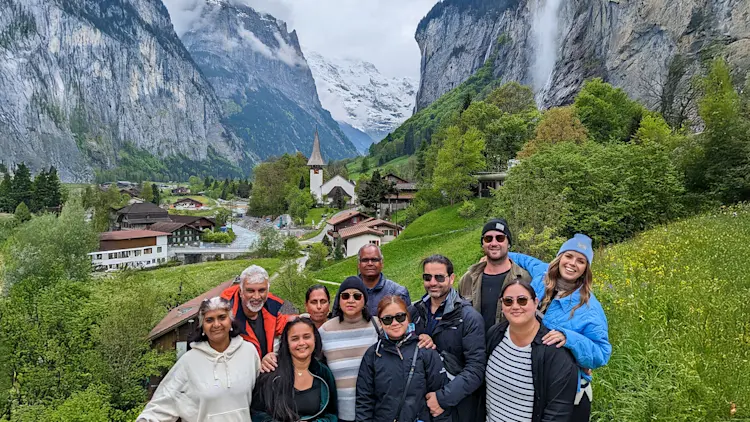 expat-explore-trave-home-banner-group-travel