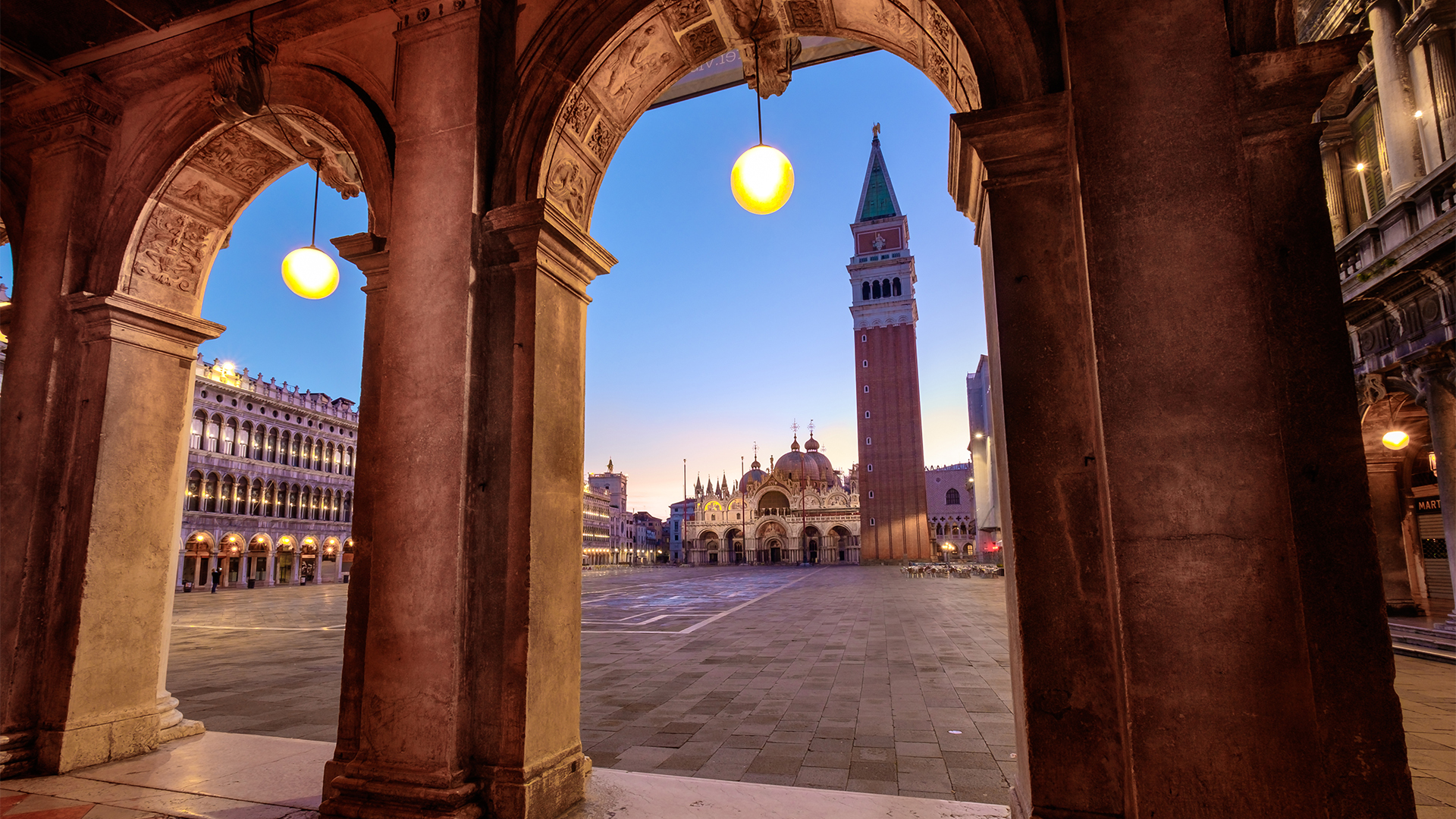 venice-italy-piazza-san-marco-swiper-hero-gallery