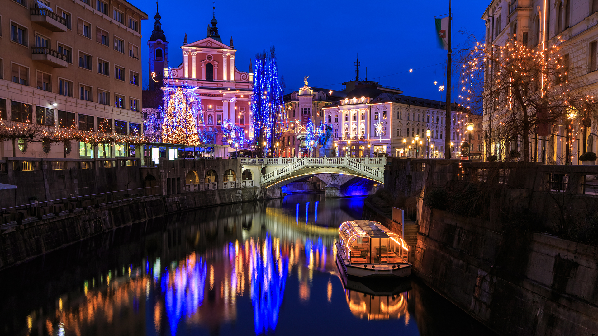 Ljubljana-Slovenia-christmas-lights-winter