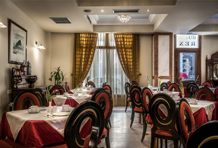 rex-hotel-brakfast-room