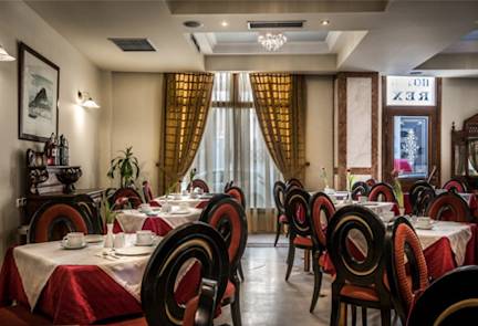 rex-hotel-brakfast-room