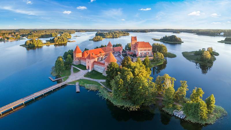 lithuania-country-listing-page-trakai-Island-castle