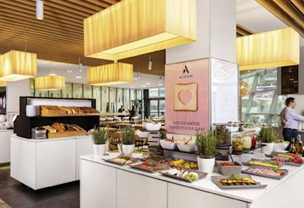 novotel-warsaw-center-breakfast