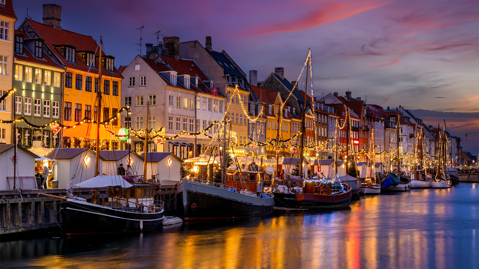Copenhagen-Denmark-winter-christmas-lights-swiper-hero-gallery