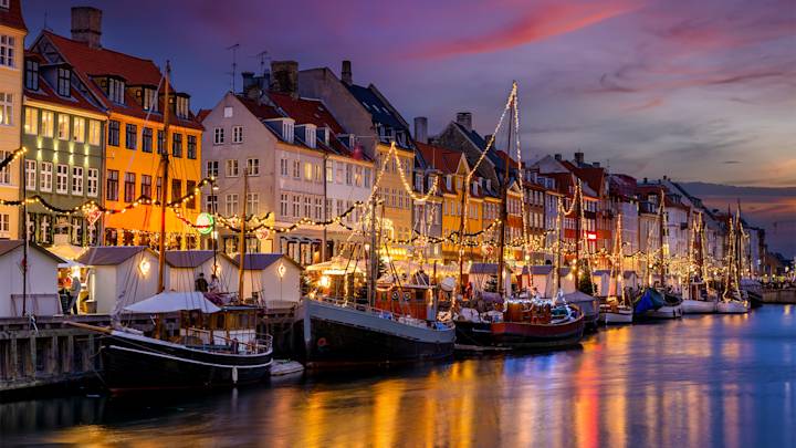 Copenhagen-Denmark-winter-christmas-lights-swiper-hero-gallery