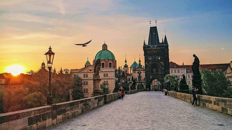 czech-republic-country-listing-page-charles-bridge