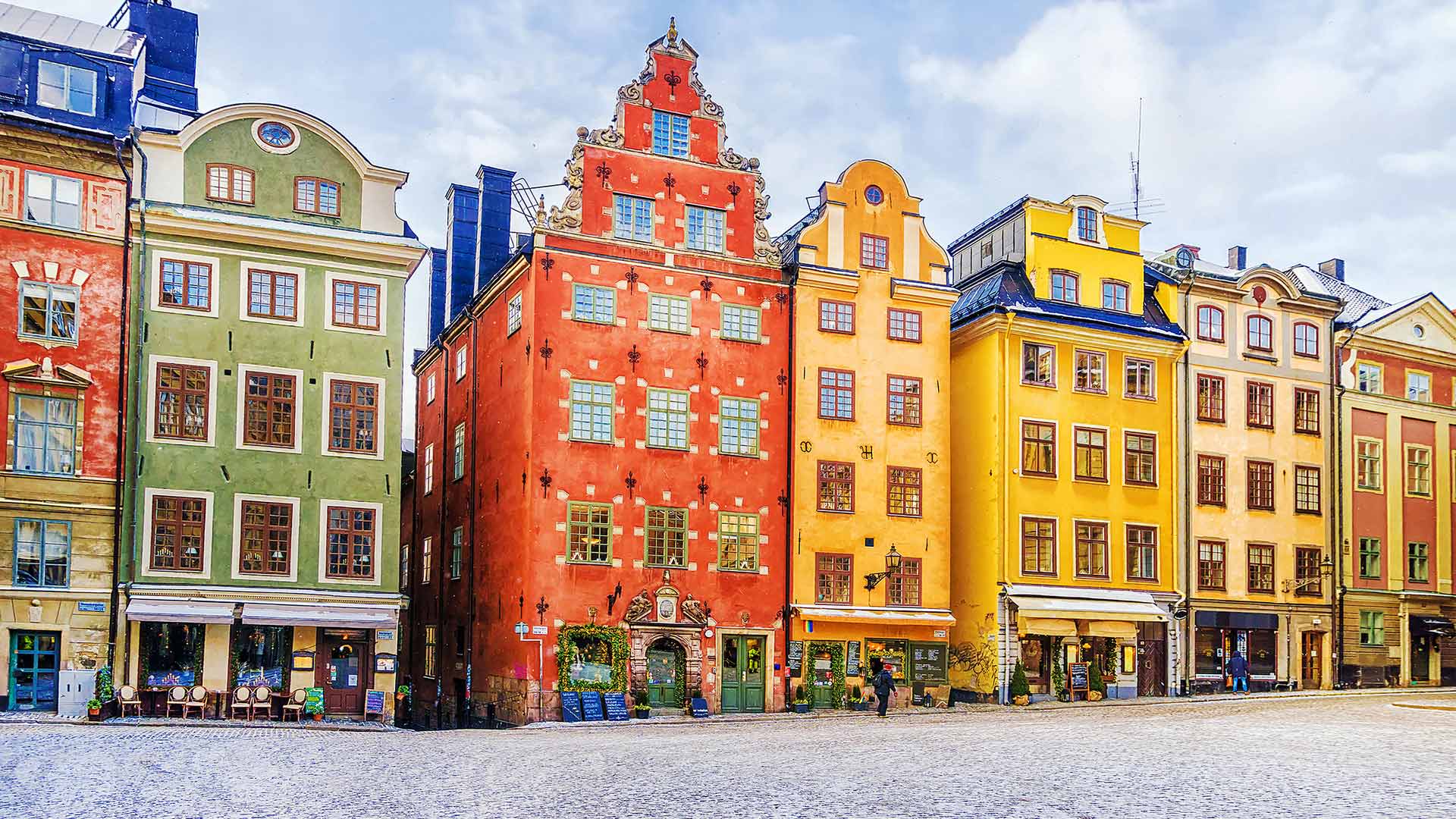 centre-of-town-colorful-buildings-stockholm