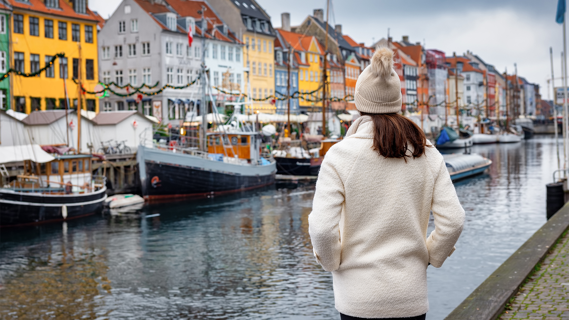 copenhagen-denmark-nyhavn-area-winter-swiper-hero-gallery