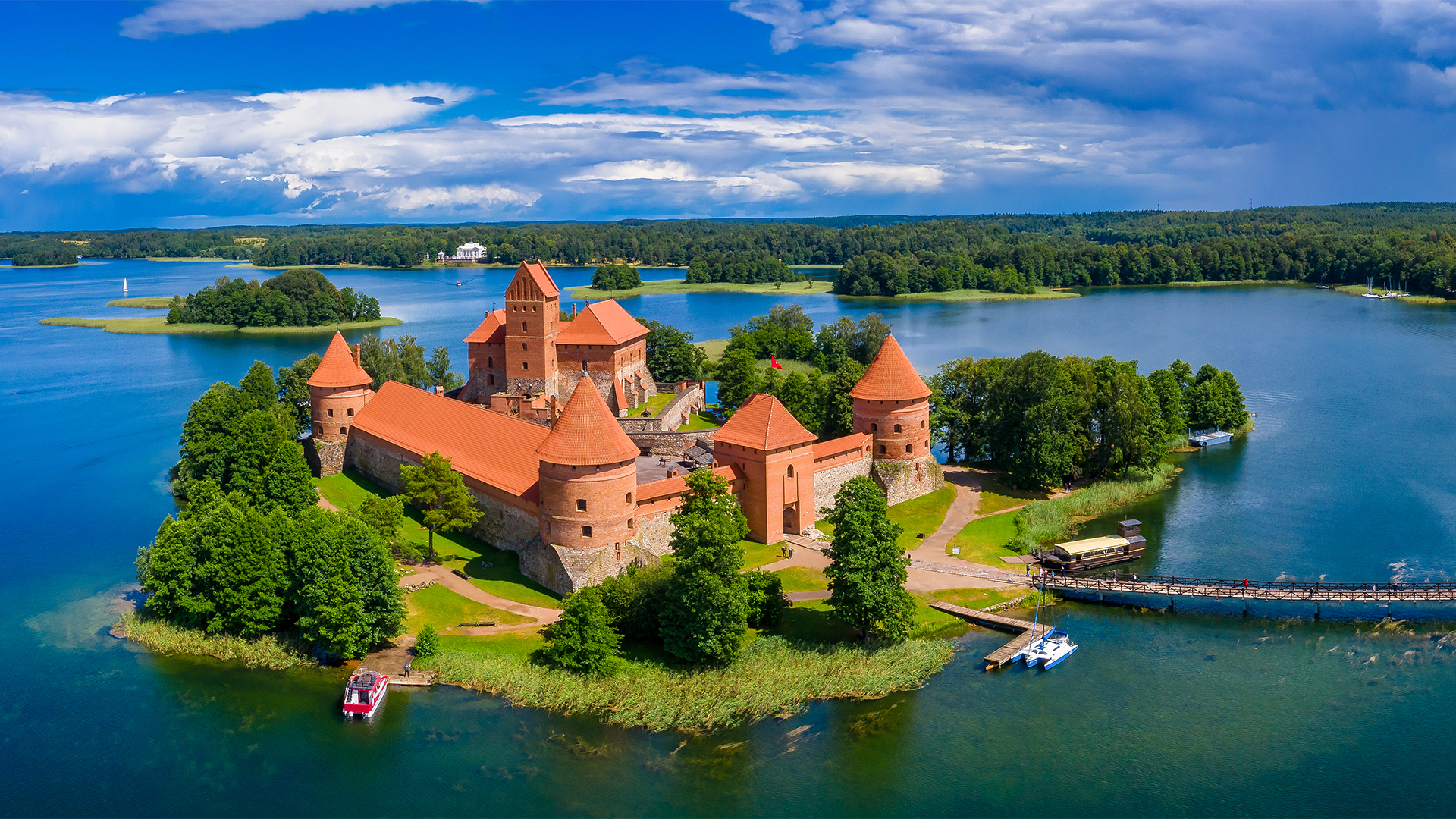 Trakai-Island-Castle-Lithuania-swiper-hero-gallery