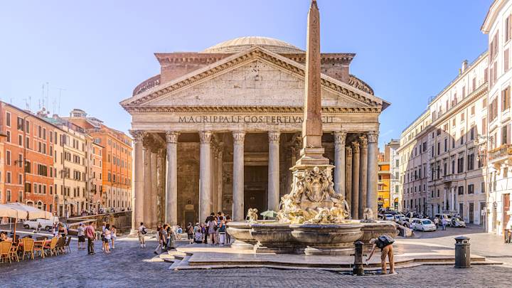 Rome-Pantheon-in-Italy-swiper-hero-gallery