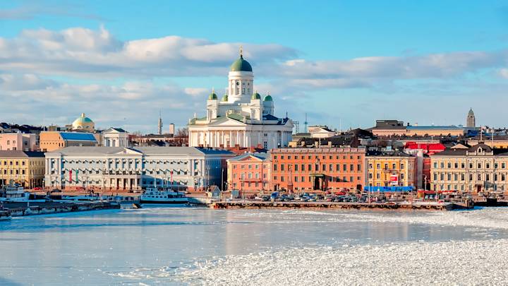helsinki-finland-cathedral-cityscape-winter-swiper-hero-gallery
