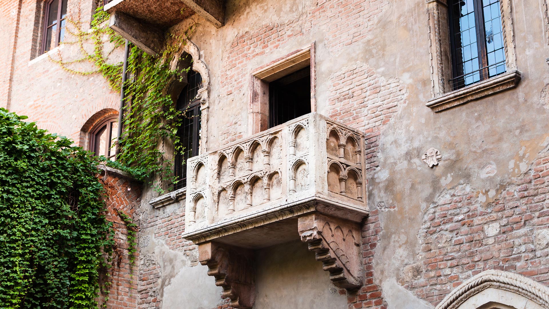 Juliet s-balcony-in-Verona