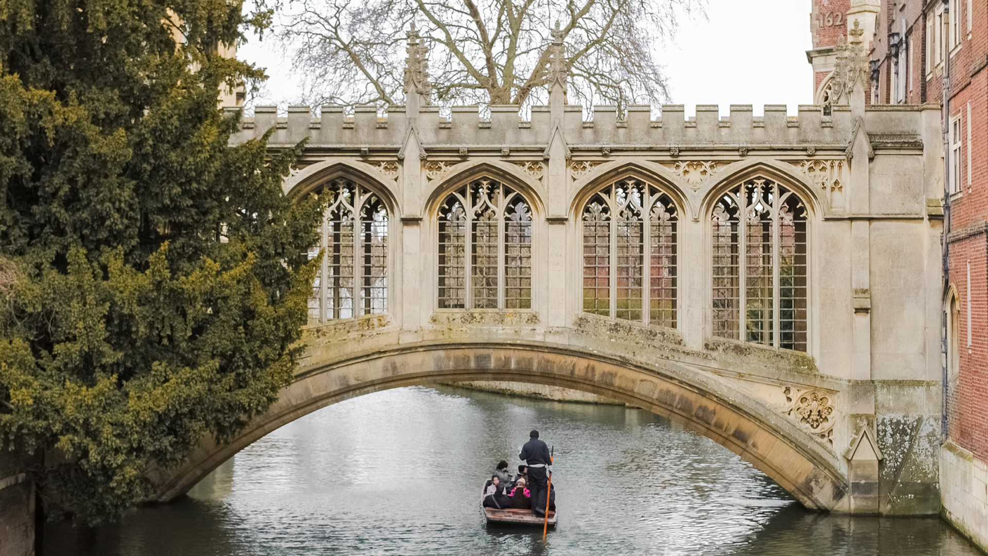 bridge-of-sighs-cambridge-england-punting-winter-swiper-hero-gallery