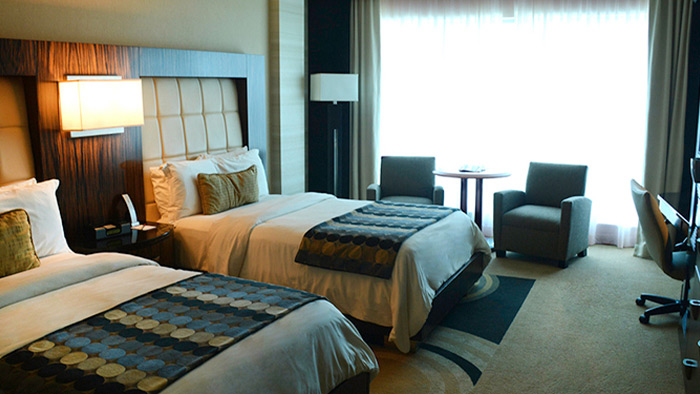 Detroit-Motor-City-Casino-Hotel-bedroom