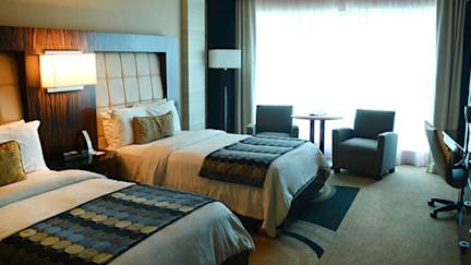 Detroit-Motor-City-Casino-Hotel-bedroom