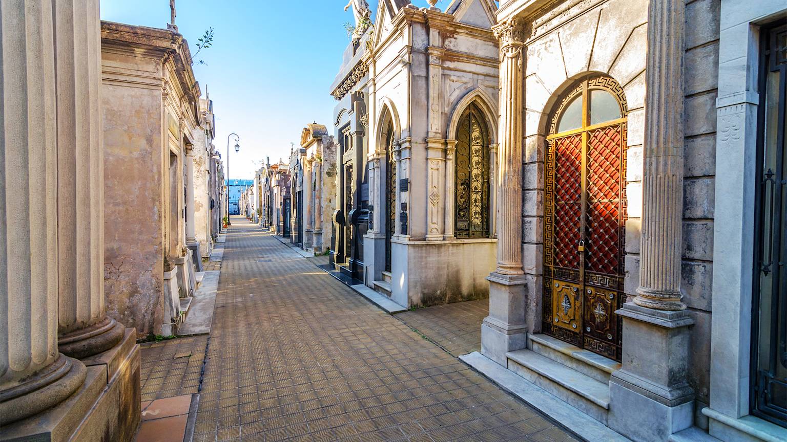 The-Recoleta-Cemetery-argentina-swiper-hero-gallery