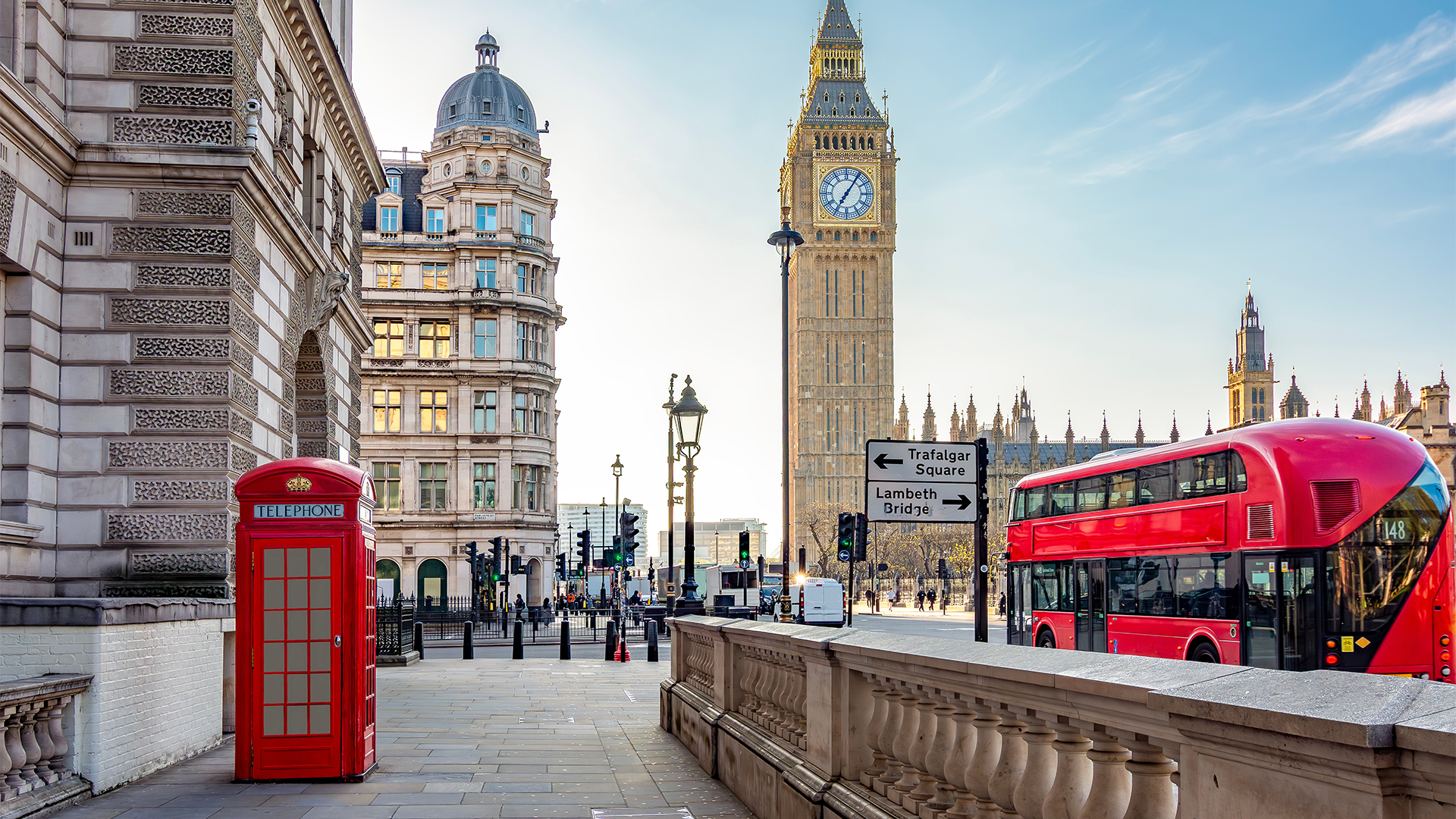 Explore London on a city tour