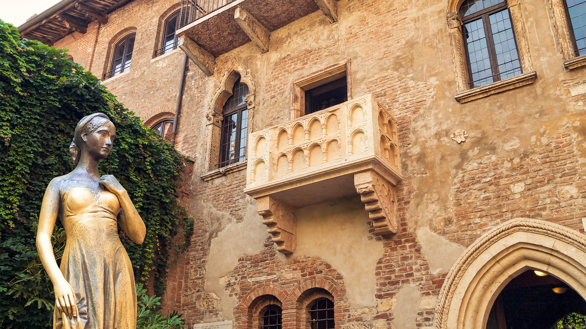 Verona–Juliets-balcony-italy-swiper-hero-gallery
