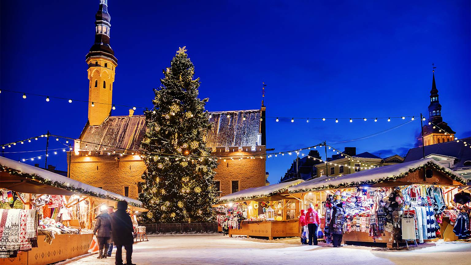 christmas-market-town-hall-square-tallin-estonia-swiper-hero-gallery