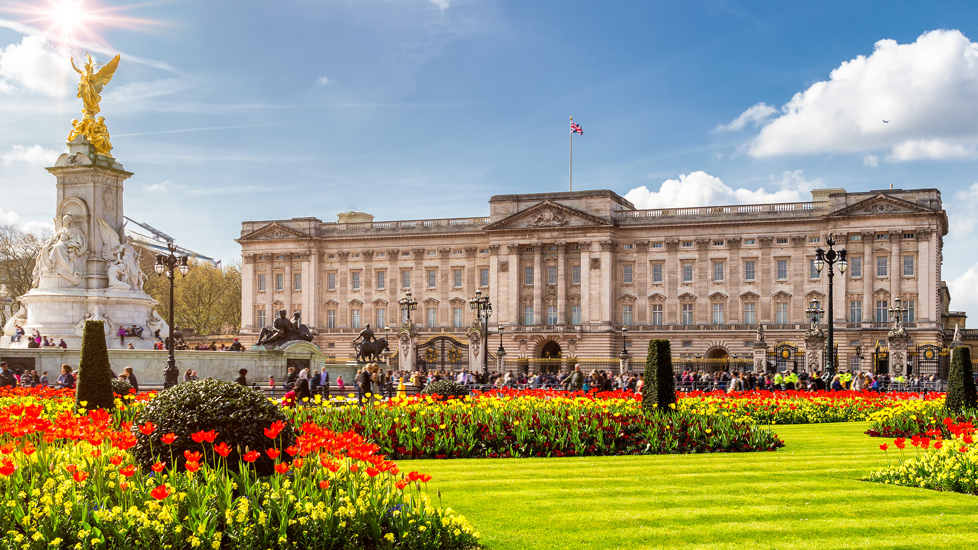 buckingham-palace-london-uk-garden