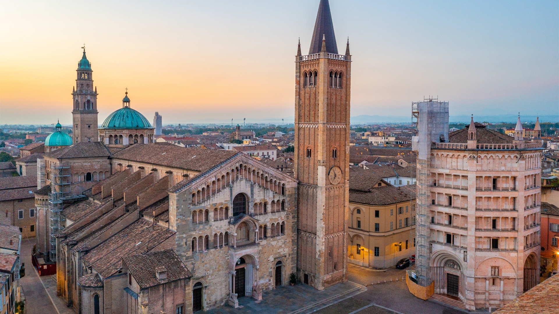 cathedral-parma-italy-swiper-hero-gallery